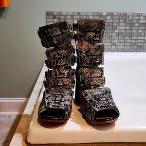 Freebird by Steven Style Zane size 7 Olive Snake Multi